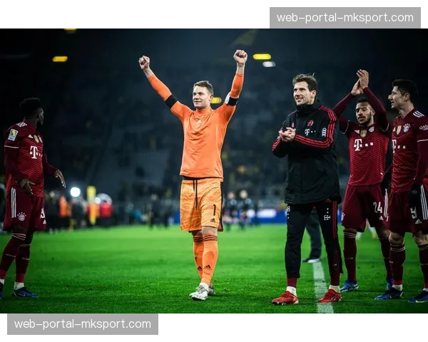 特写：告别时刻？梅斯老将乌多尔在主场赛后向球迷长时间致意