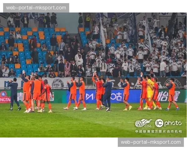 天津津门虎补时阶段送乌龙，主场1-1憾平青岛海牛